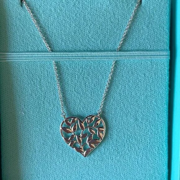 BRAND NEW Tiffany & Co. Paloma Picasso Olive Leaf Heart Pendant Necklace - Picture 2 of 4
